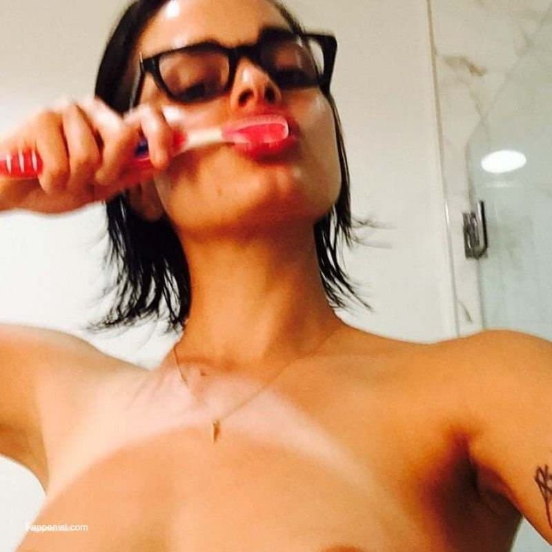 Lina Esco Big Luscious Breast & Suckable Nipples & Hot Body will have you edging hard ??