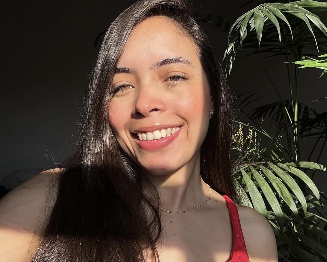 Gozando dentro da novinha