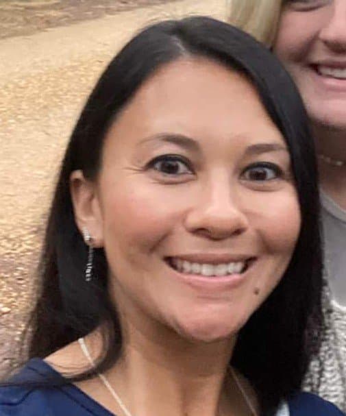 Two blokes destroy Asian PAWG in a parking lot ??