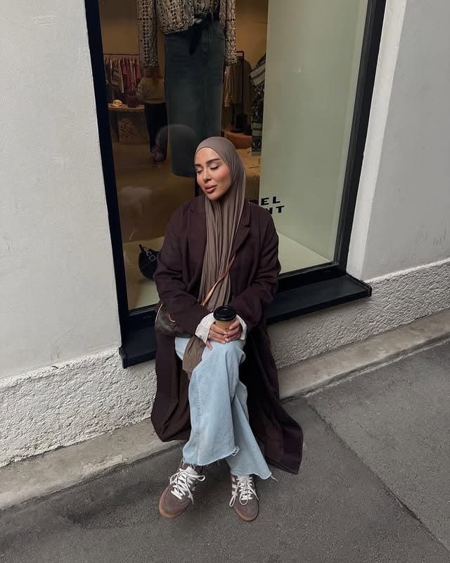 Arab hijabi girl with nice feet and soft boobs - hijab from austria