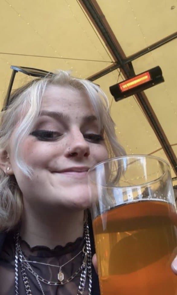 Lucy Paige Farmer wants to be a webslut