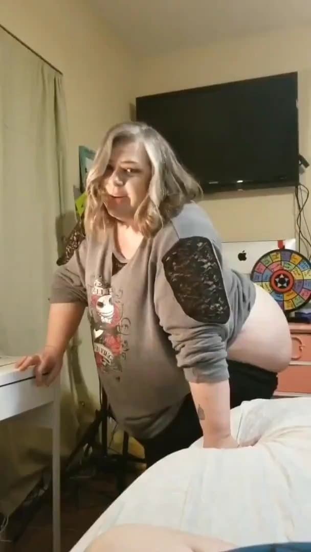 Her cute little face / And the huge cheeks she had ?