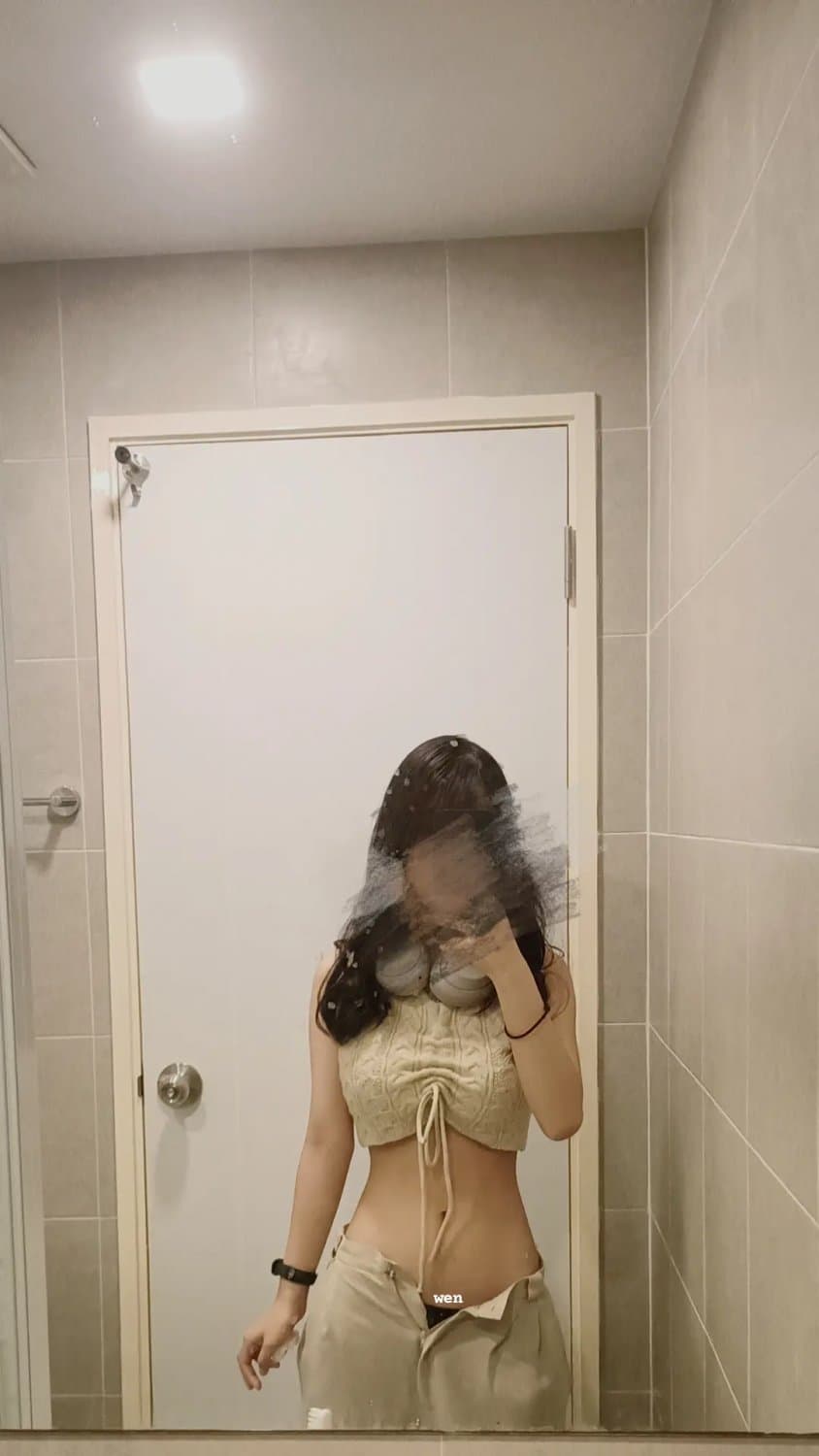 Sexy Big boobs Thai college babe shows her hot and busty body on Instagram