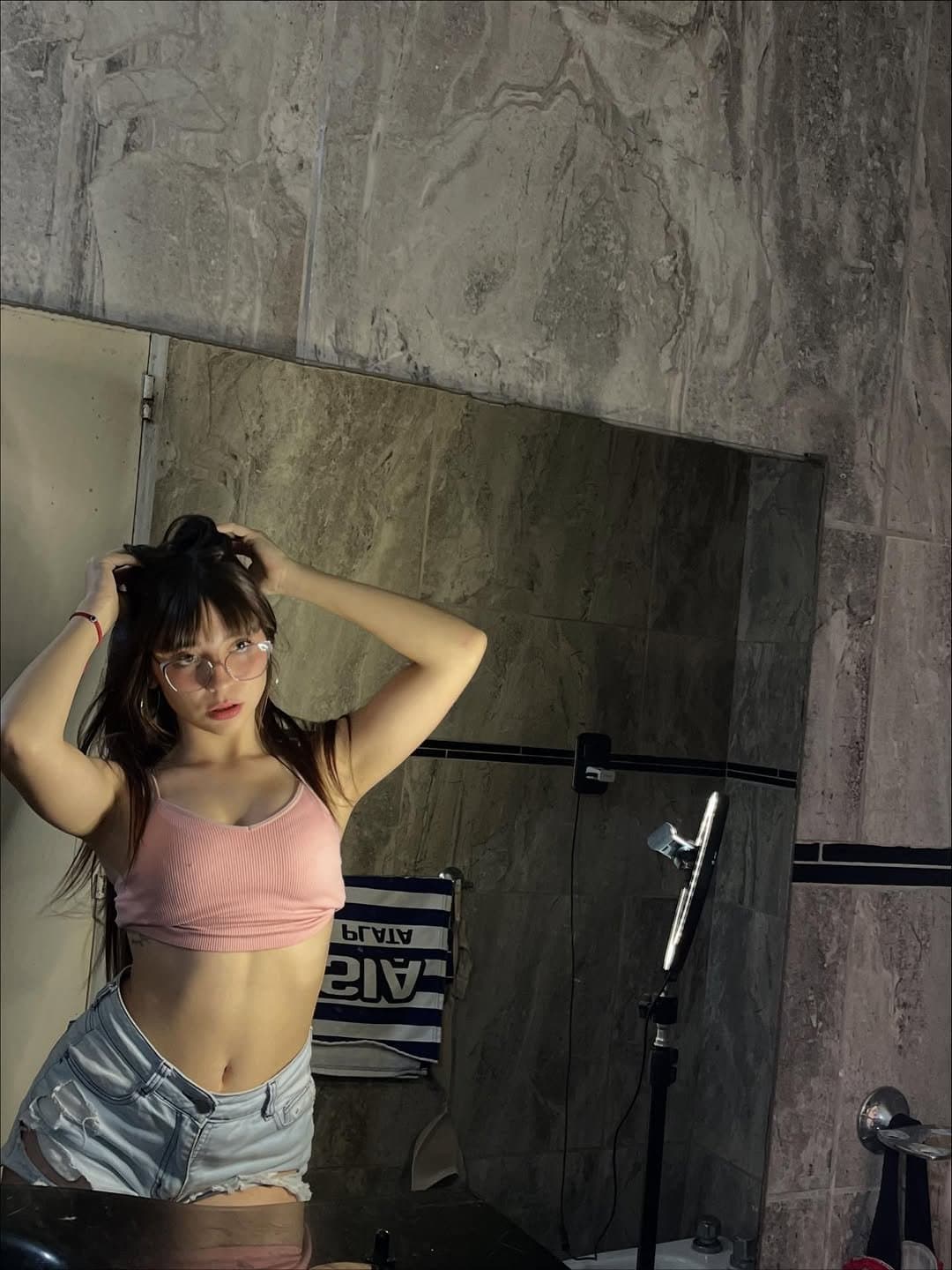 Está pendeja me ha echo deslecharme como loco