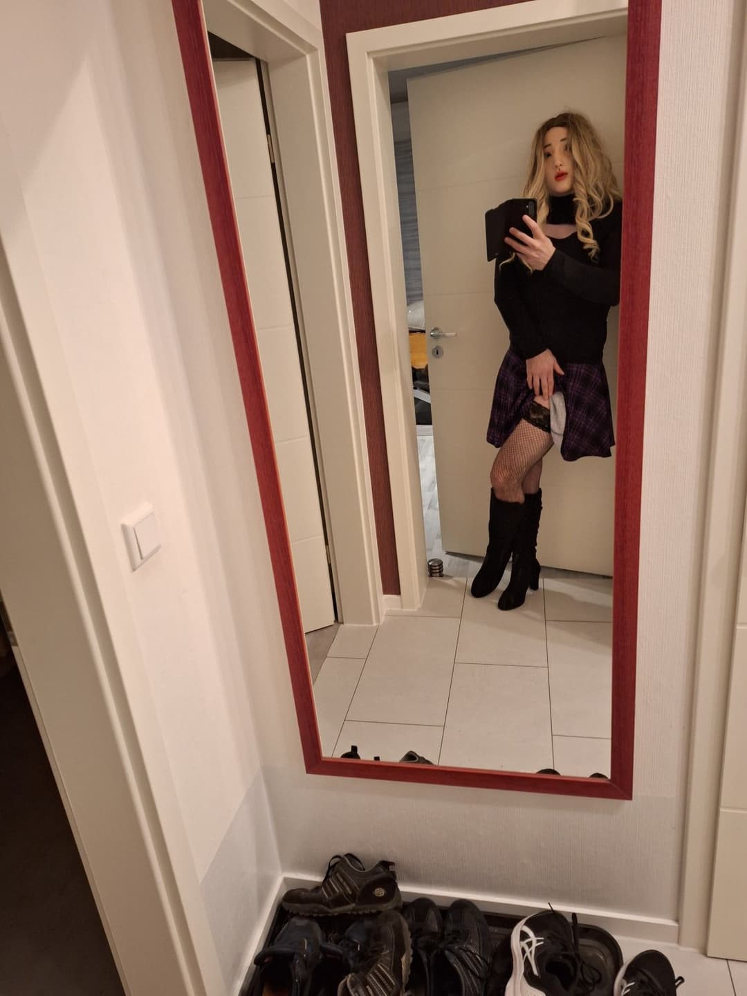 Crossdresser swallows own cum