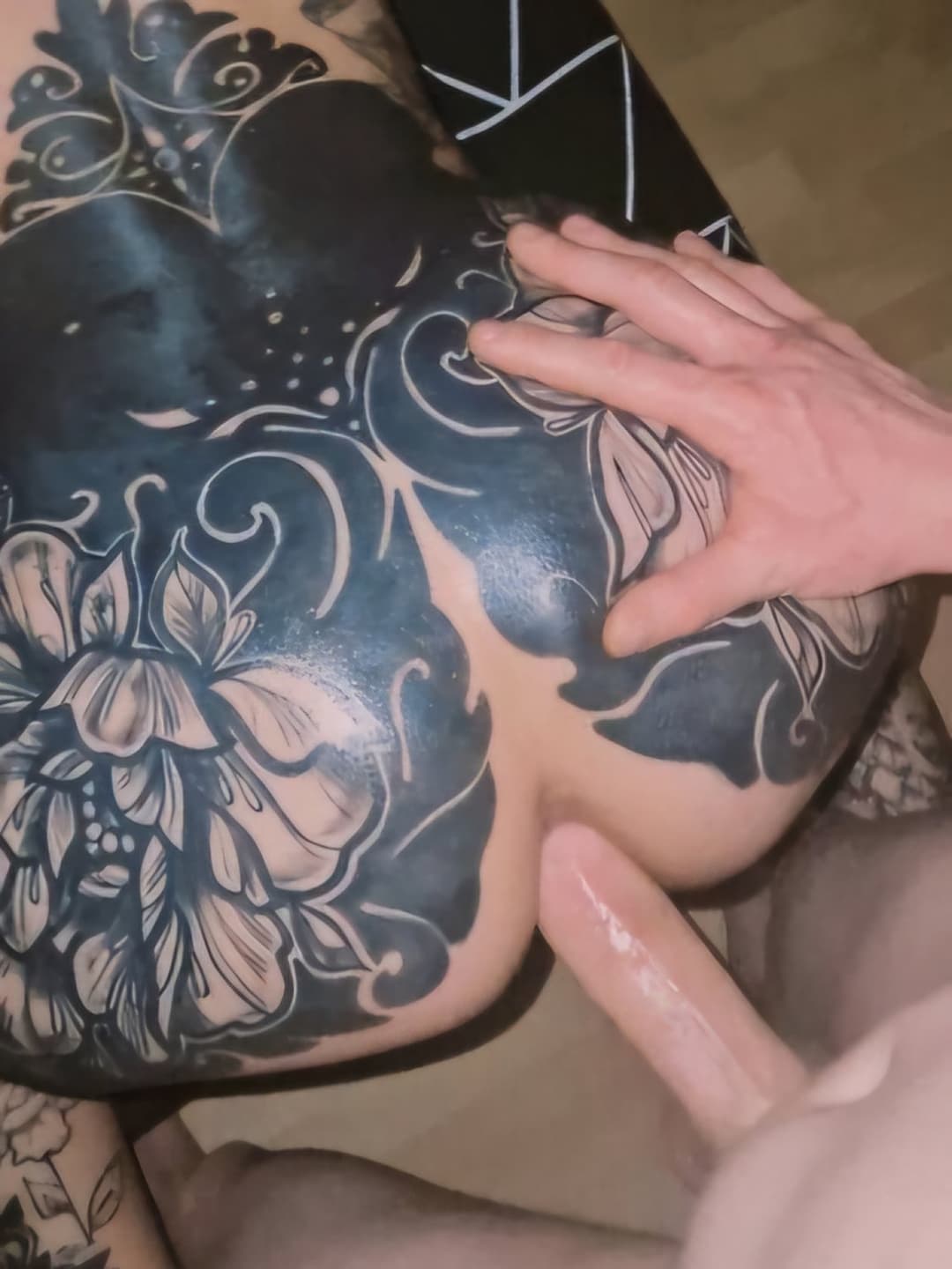 Hot tattooed goth anal slut fuck that big white cock like a pro whore