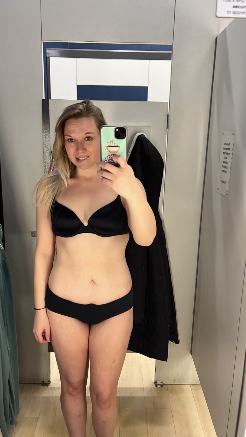 Click to view full size Hotwife risk… don’t save her ?