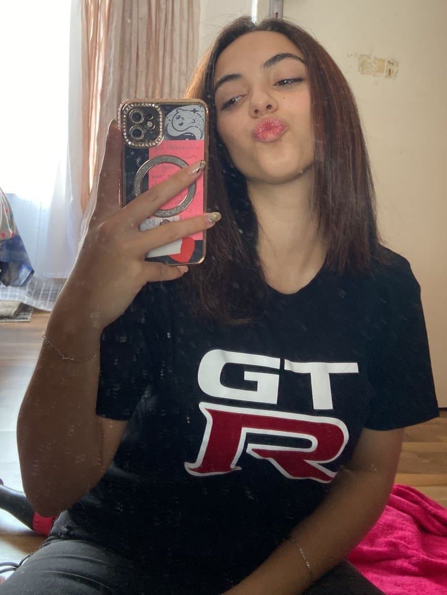 Michaella 21 y/o UK Big Boobed Slut GF of a Follower