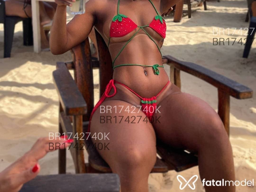 Hot Brazilian with phat pussy in sexy tan lines ???