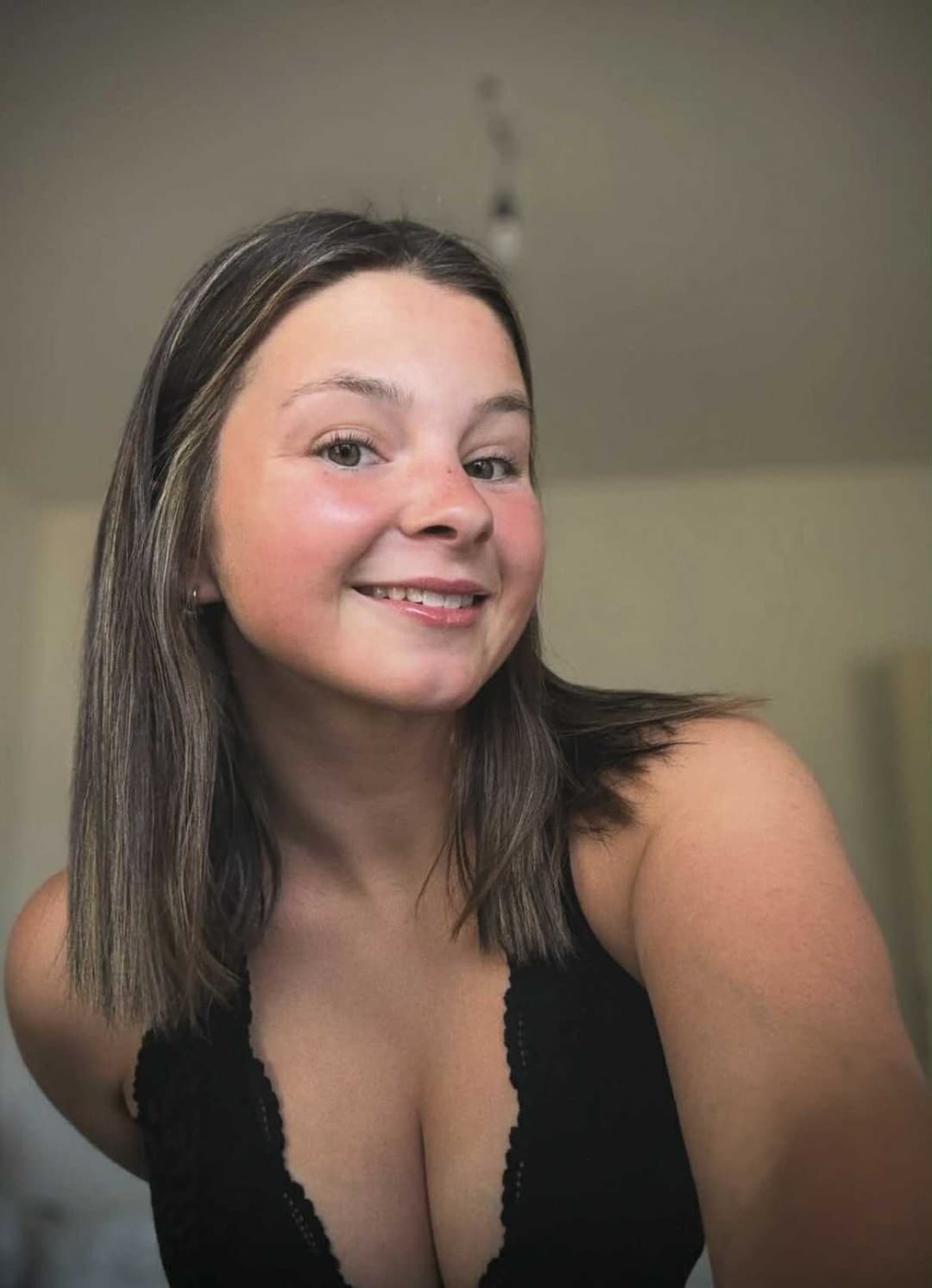 Cum shoot moi avec ta grosse queue de bbc