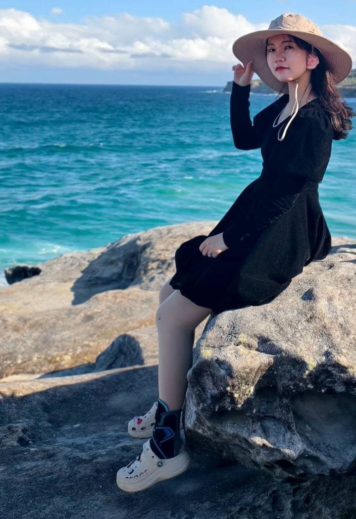 Chinese girl loves to lick balls