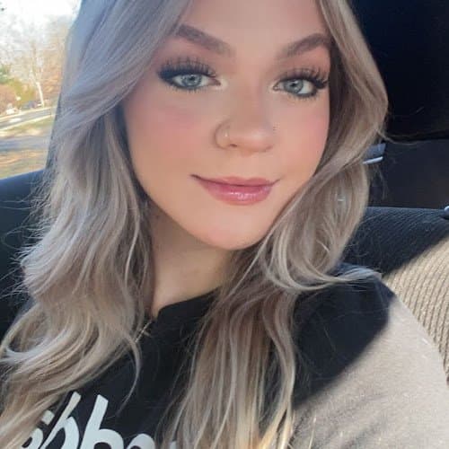 Blonde pawg bending over in spandex