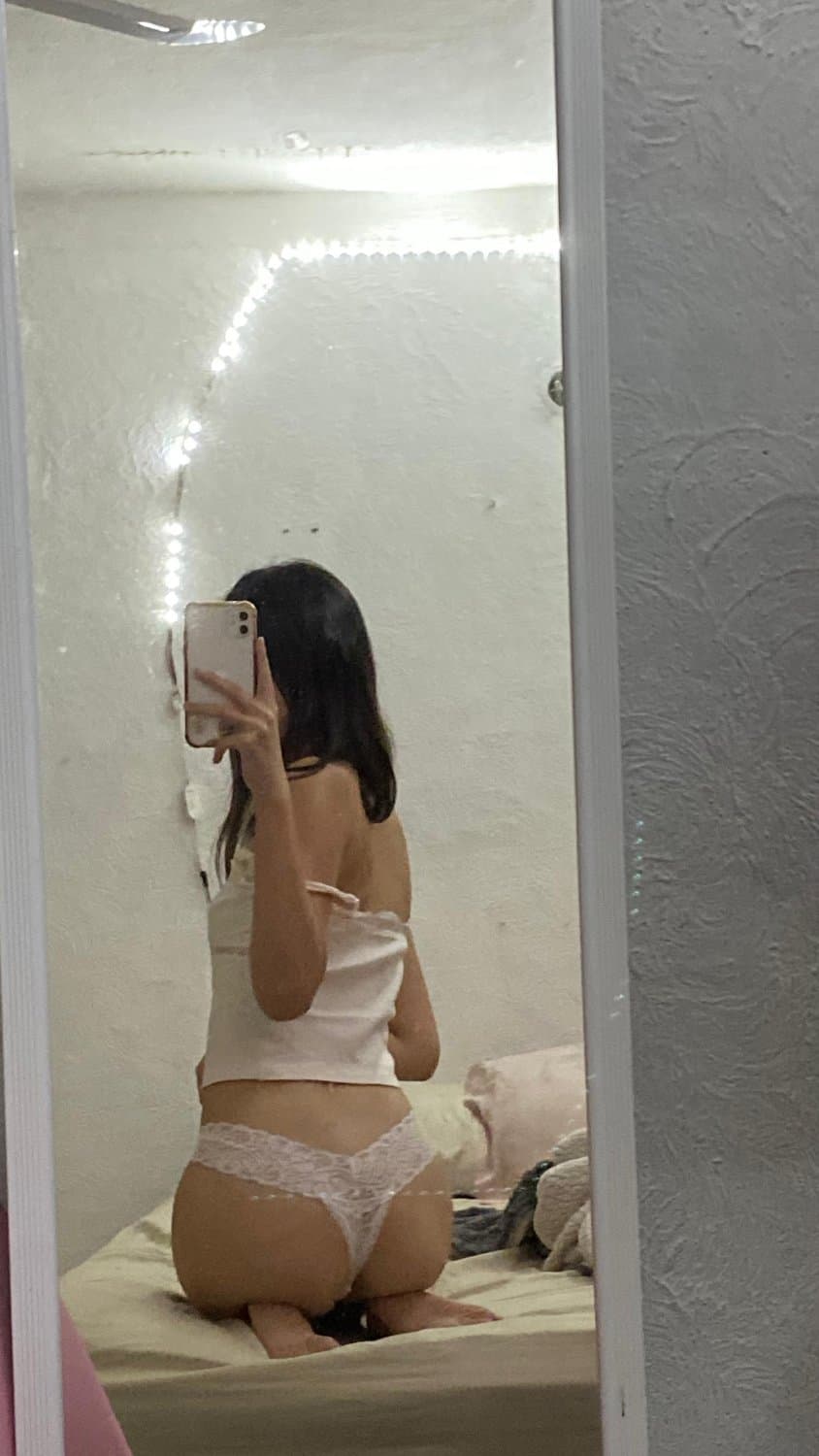 Ximena Ortiz morrita de 19 años de Cancún flaquita con culito pequeño y unas piernas hermosas