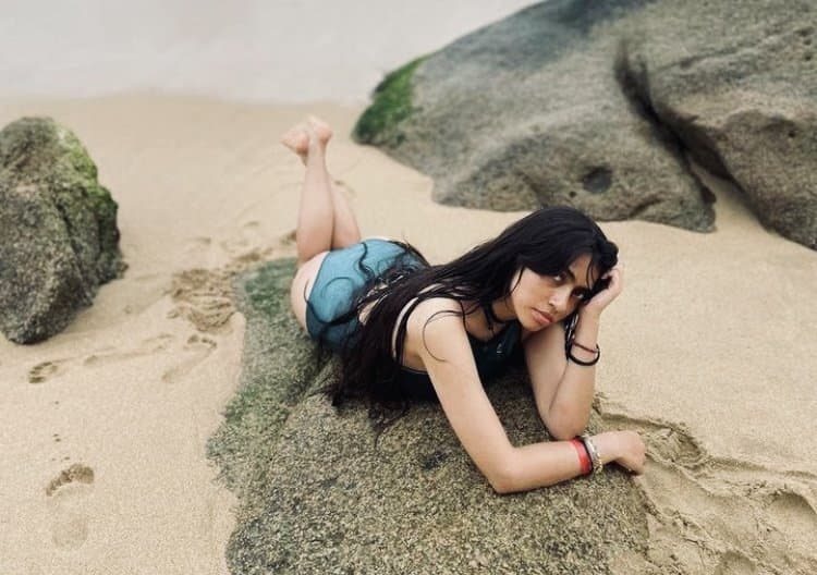 Gigi PORN - I undressed my College friend Gigi to see her delicious pussy