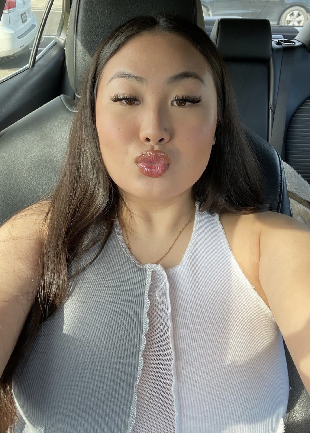 Autumn, 22 | PAAG webslut shows off her dick sucking lips and curves