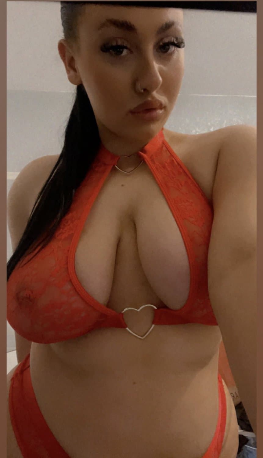 Hot big titty babe cleavage