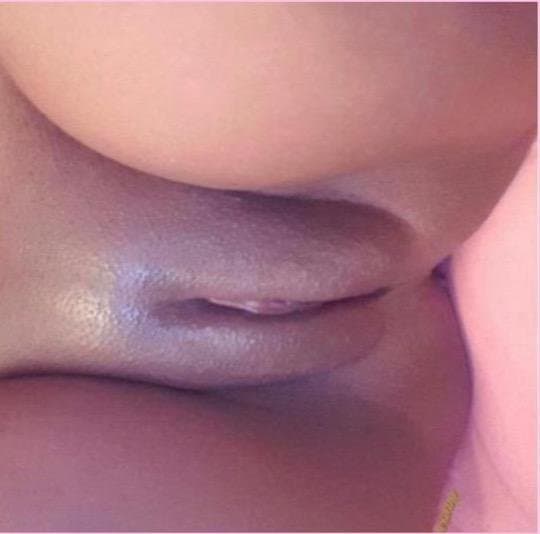 Big booty fat pussy pretty face LIGHTSKIN EBONY SISTER REAL CAMERA ROLL