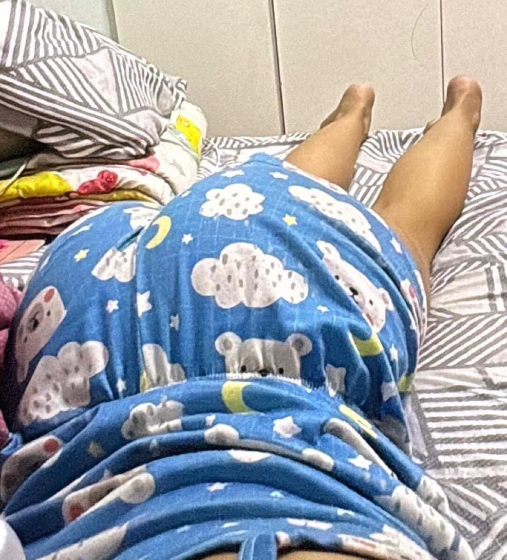 Novinha safada de pijama