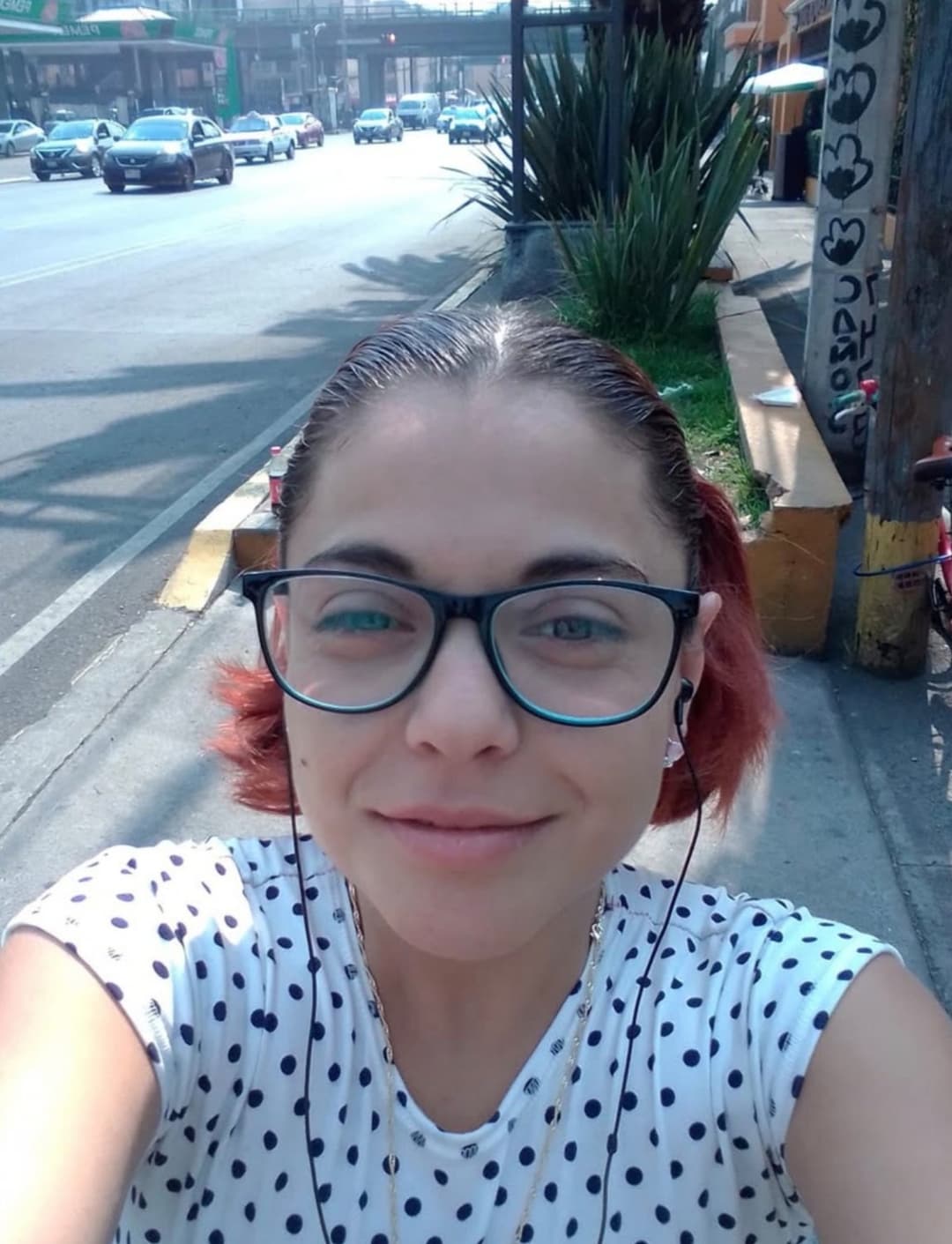 Madre ninfomana de ojos azules prefiere coger con vergon que atender a su bendi mientras chinga