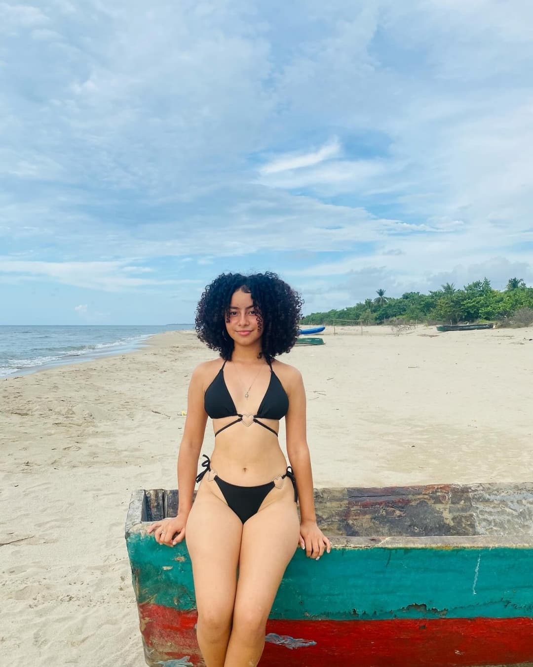 2 PUTAS MORENAS EN BIKINI (DIA 5) 1 DIA 1 PUTA HASTA ENCONTRAR A YADIRA