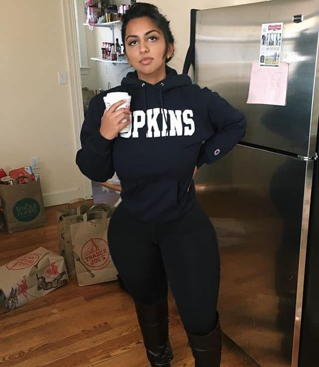 desi indian Bigass milf showing