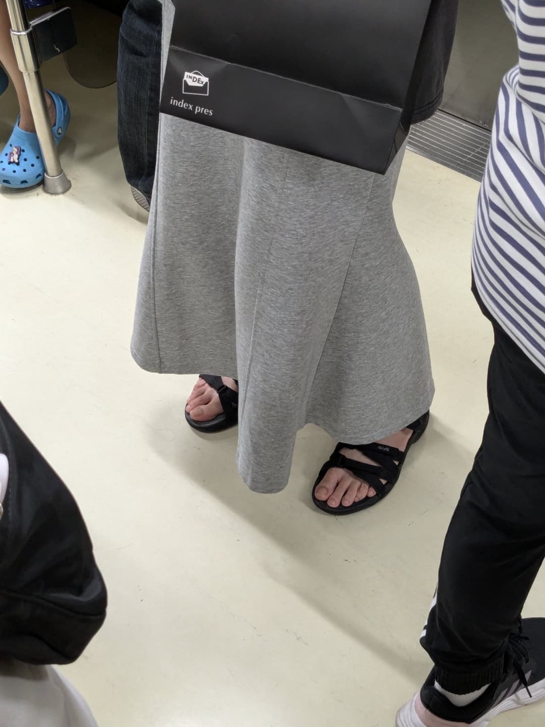 Asian shoes / feet & cum 3