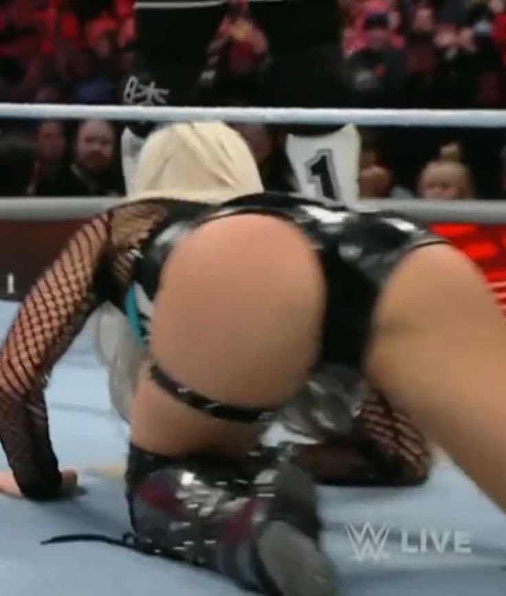 Quisiera darle a Liv un anal en ese culote que se carga