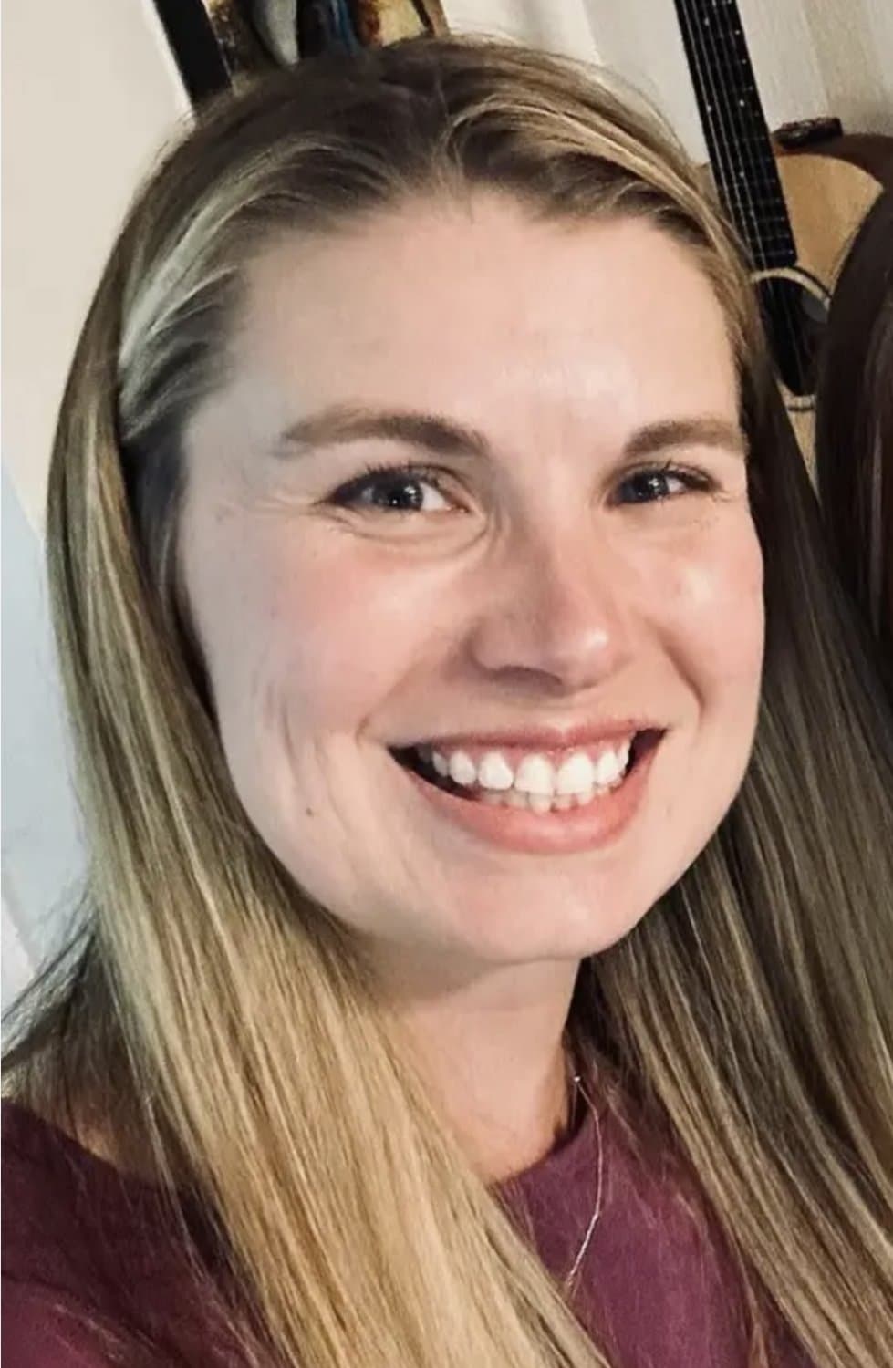 Mom, 35, at airport hotel for work meeting & hubby takes her to bar  after & takes pics of her f’kd.