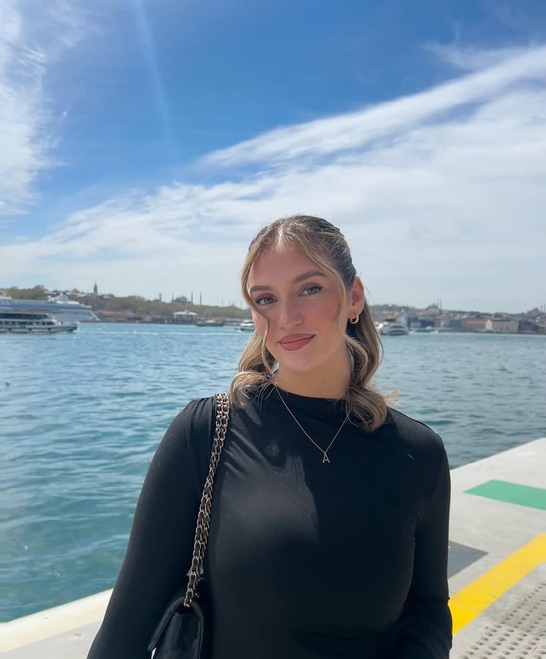 Amina.. Tuzla??/Wien?? Kommentiert geil / Komentarisite! Ko Poznaje inbox, wer sie kennt, dm