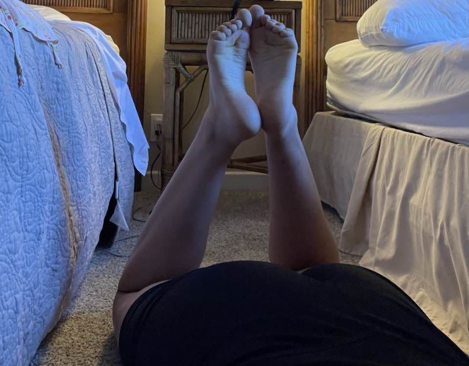 Jenn@ C@lderon Feet, Self Worship, Joi, and Footjob Sim