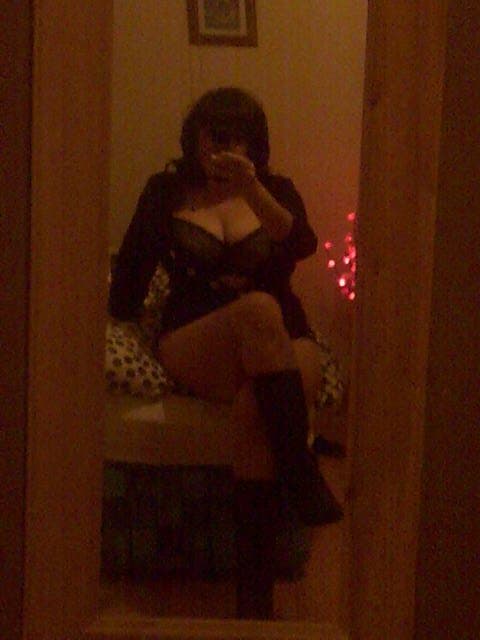 Curvy Claires hairy cunt -UK