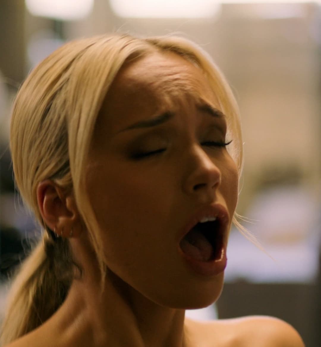 Click to view full size Rara Knupps fucks in the kitchen