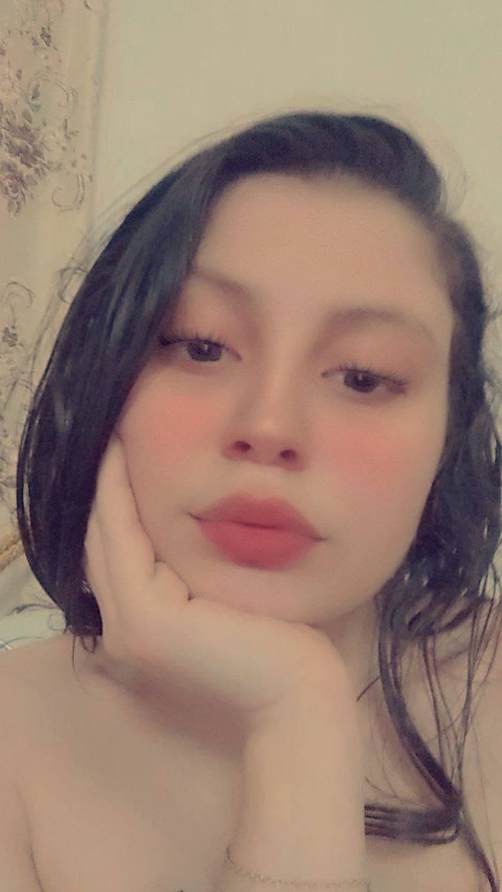 Arab girl with beautiful hijab and appetizing body???