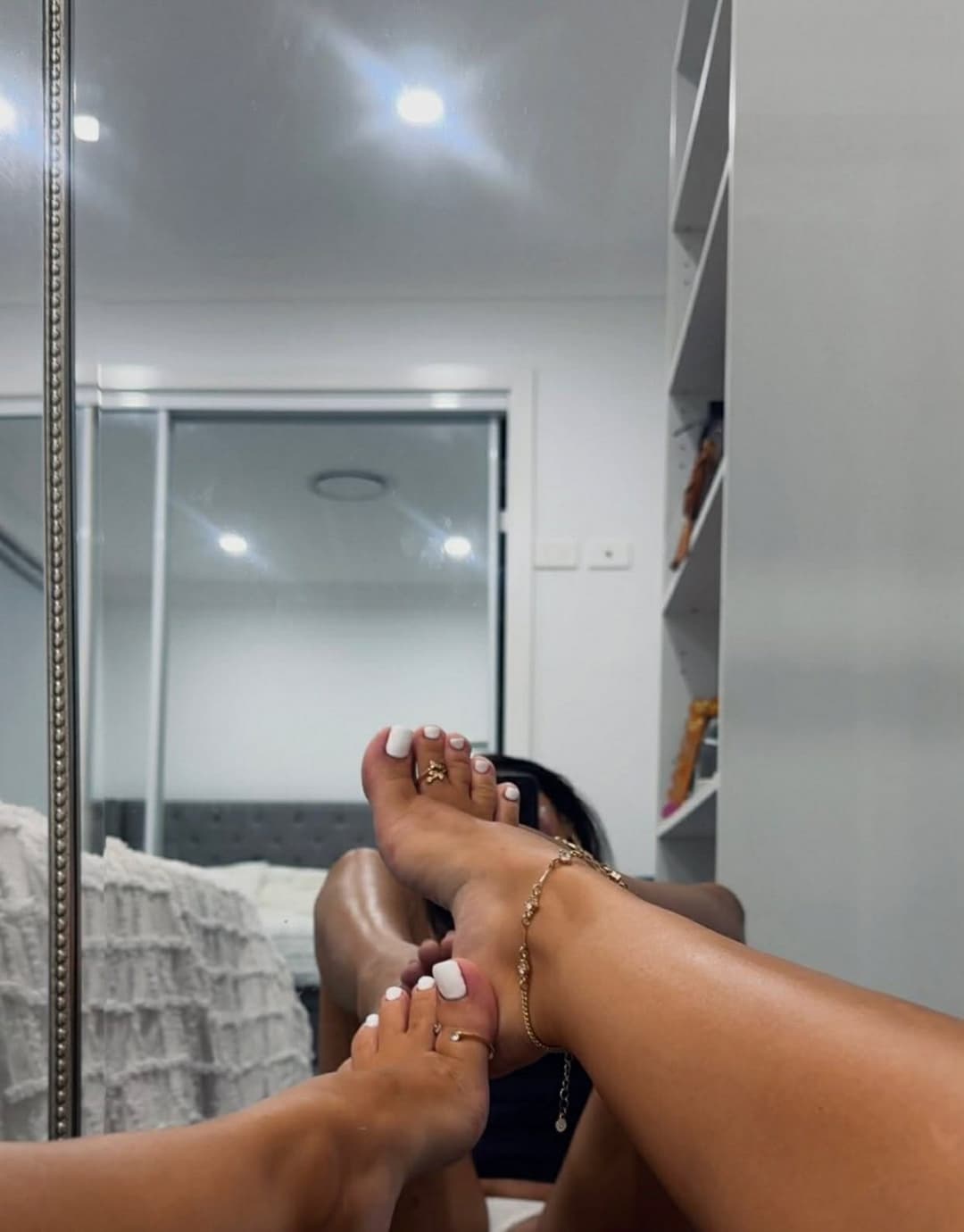 Pretty Polynesian feet