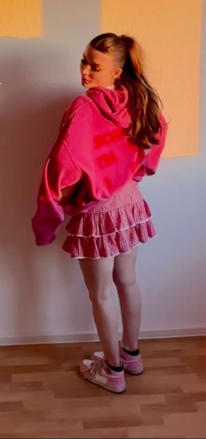 German onlyfans newcomer Teen comment for her Content!!