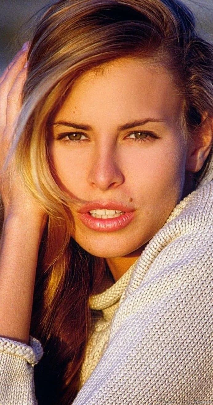 Exotic blonde supermodel Niki Taylor is a perfect ten for vintage nostalgia fapping.
