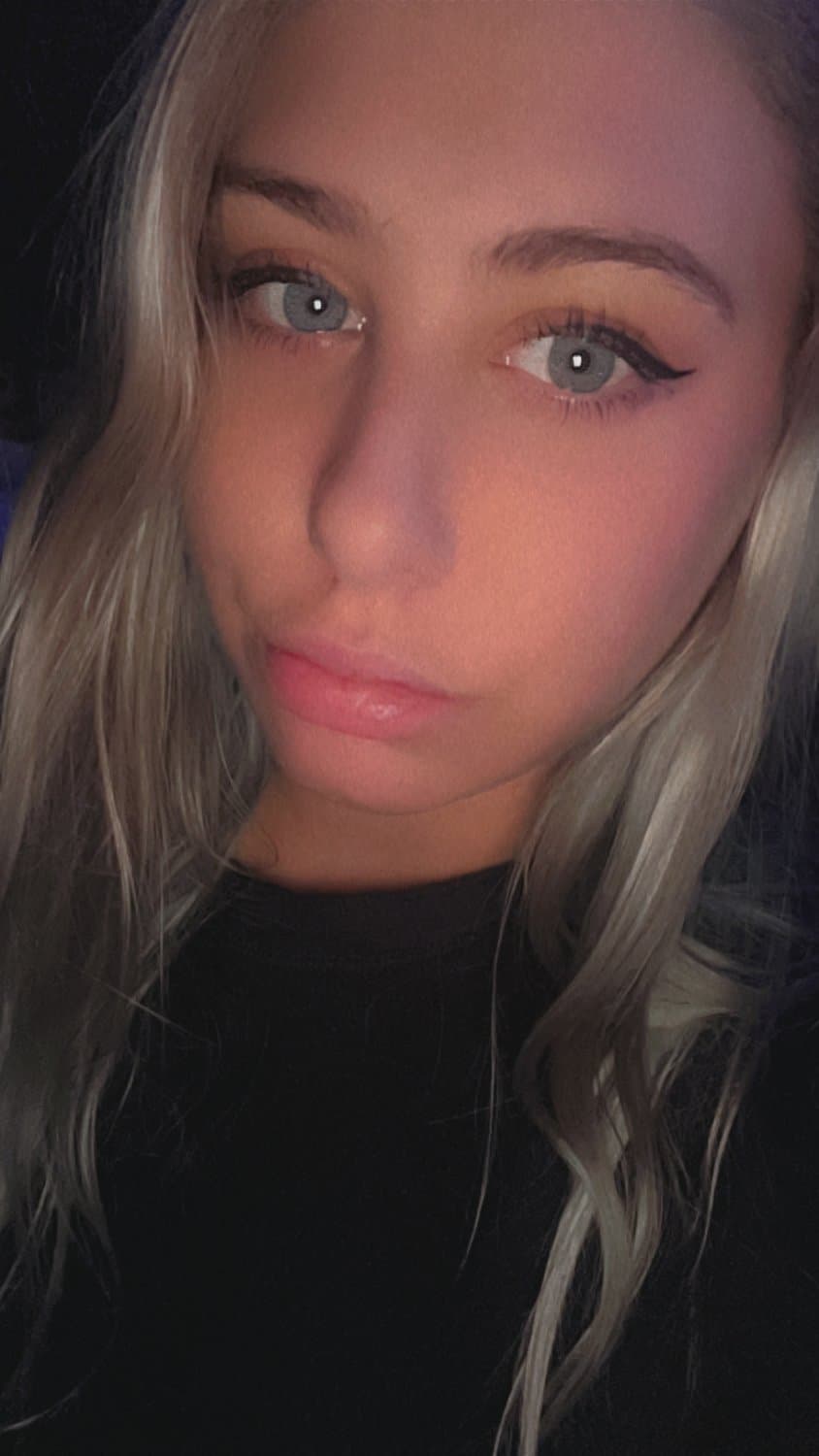 Elle. White girl fat ass