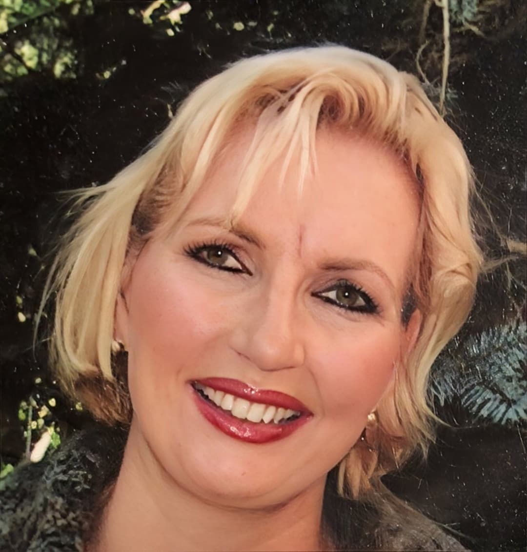 Highheels slutwife  cums on dildo