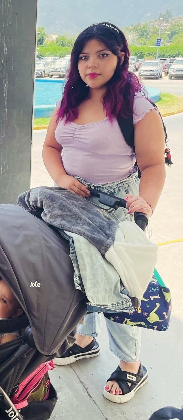 Esta putigorda con poca autoestima lo chupa con unas ganas que sientes te va a sacar la verga???