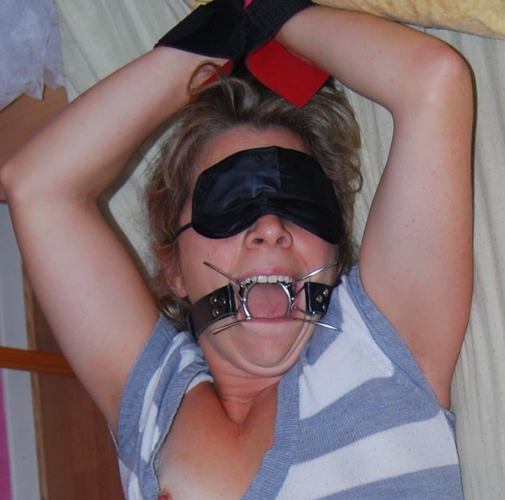 Click to view full size Rachel the slutty nurse, cum swallower at home