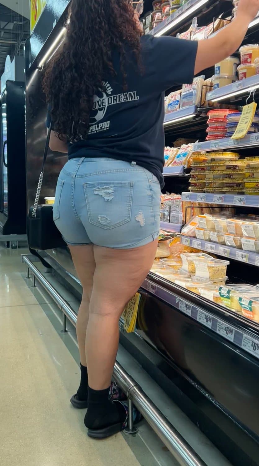 Sexy BIG OL BOOTY Latina! In Jean shorts