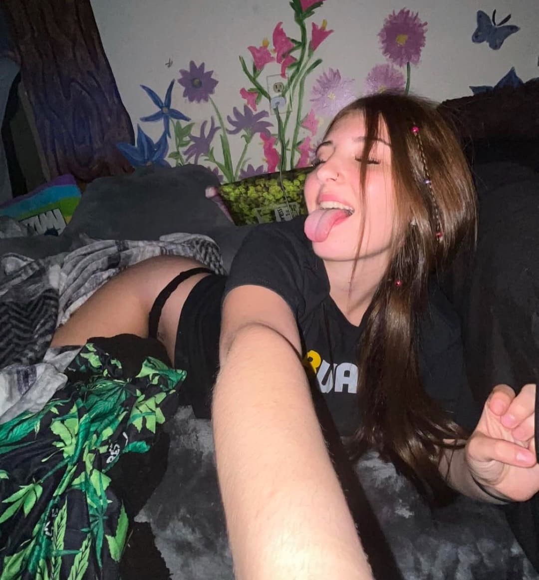 Kami, Sexy teen gets leaked