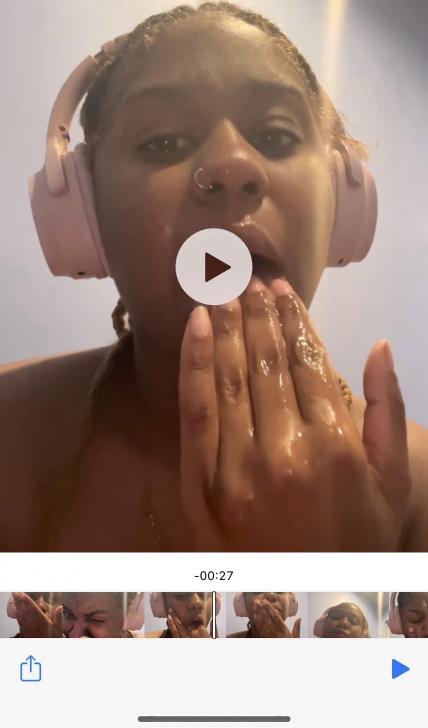 Detroit thot fingering asshole & sucking fingers after