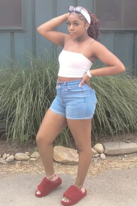 Black fuckmeat Jessiah spreads herself in public