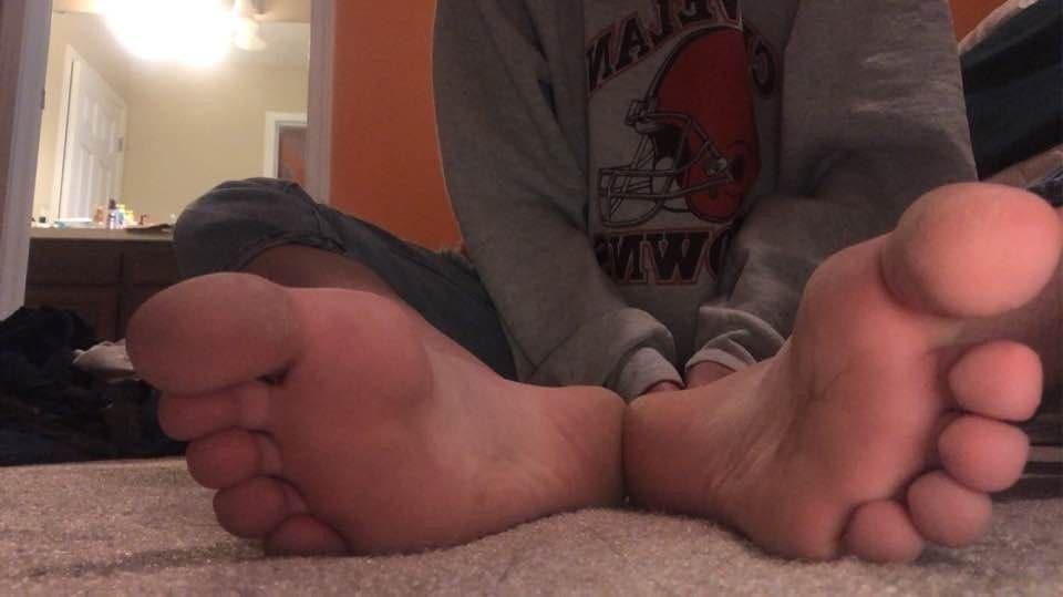 Jenn@ C@lderon Feet, Self Worship, Joi, and Footjob Sim