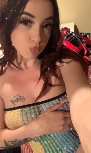 Chick Latina slut with some nice tits and pretty pussy loves to get filled with cum