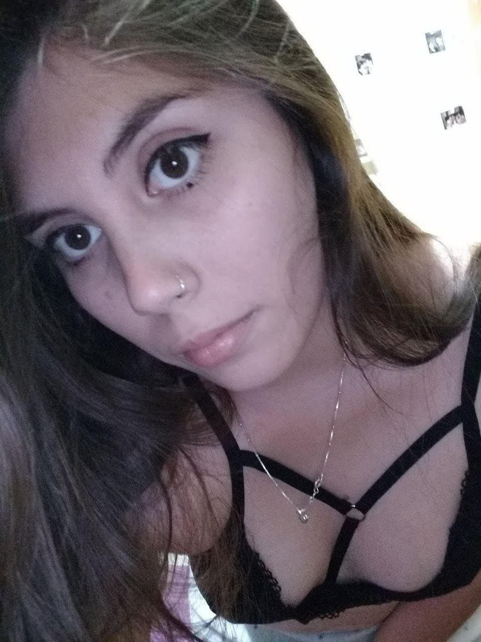 Click to view full size Francesca wants to be shown