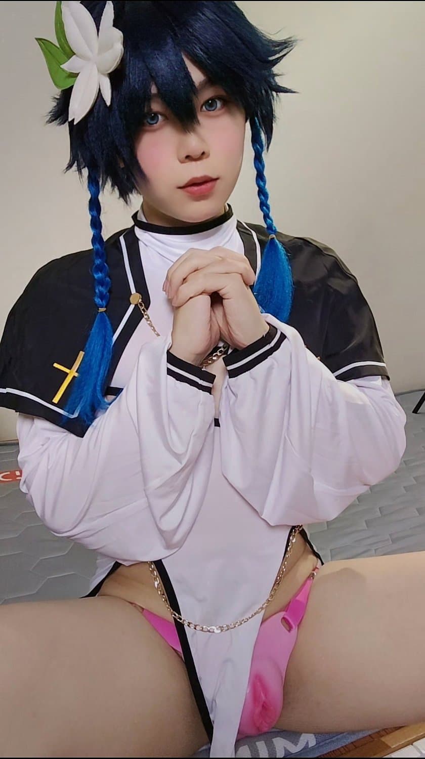 Cosplaying Chinese Femboy Cum and Pee Play