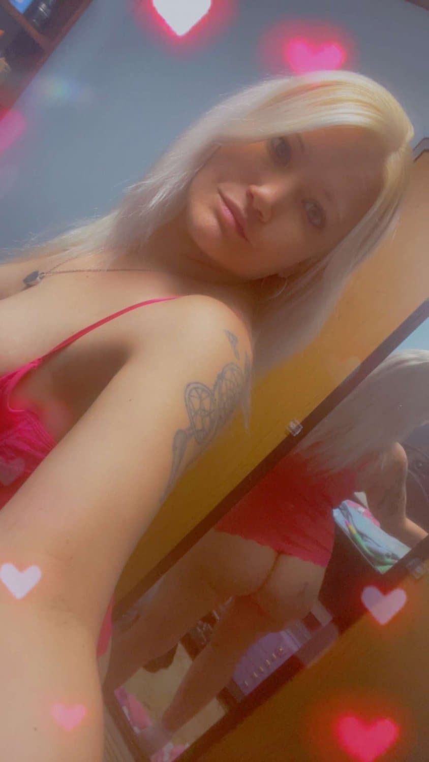 Click to view full size Qos countrygirl hotwife sending her sissy some snaps of me wanting bbc and getting it !