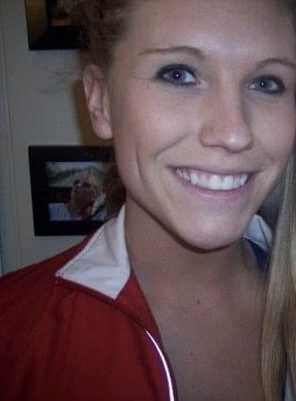 Blondie starts off shy about flashing then has no problem with some topless jump rope @ spring break